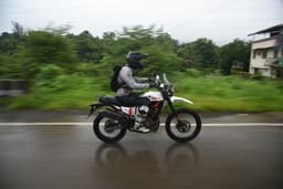 Hero MotoCorp Xpulse 200 4V Front Right Three Quarter