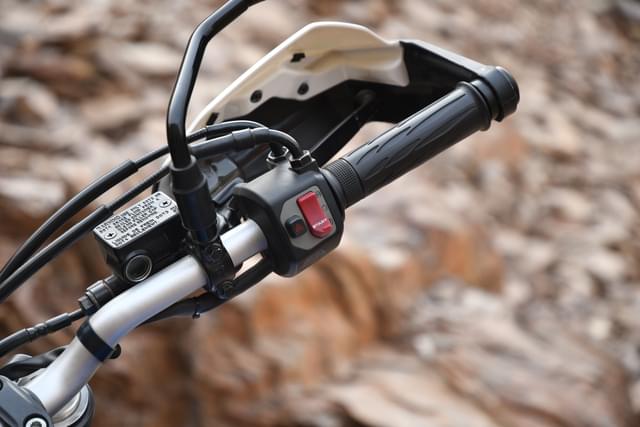 Color Black, Silver Image - 23914