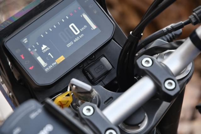 Closed Fuel Lid Image - 23934