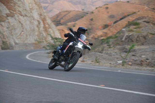 Front Right Three Quarter Image - 24069