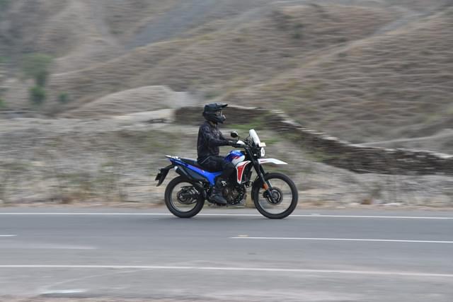 Front Right Three Quarter Image - 24073