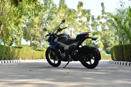 Hero MotoCorp Xtreme 125R Front Left Three Quarter