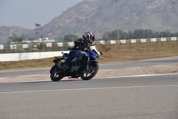 Hero MotoCorp Xtreme 125R Front Right Three Quarter