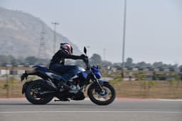 Hero MotoCorp Xtreme 125R Front Right Three Quarter