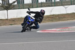 Hero MotoCorp Xtreme 125R Front Right Three Quarter