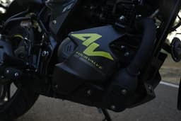 Hero MotoCorp Xtreme 160R 4V Color Black