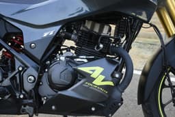 Hero MotoCorp Xtreme 160R 4V Color Black