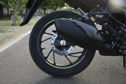 Hero MotoCorp Xtreme 160R 4V Color Black, Green