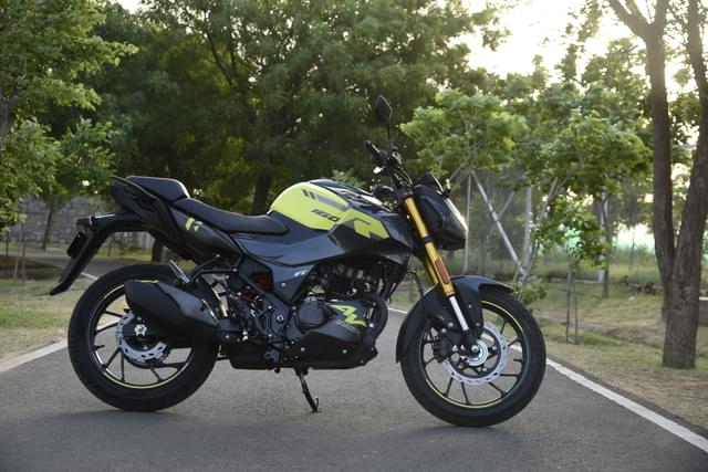 Front Right Three Quarter Image - 23870