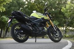 Hero Motocorp Xtreme 160r 4v Front Right Three Quarter