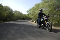 Hero MotoCorp Xtreme 160R 4V Front Left Three Quarter