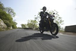 Hero MotoCorp Xtreme 160R 4V Front Left Three Quarter