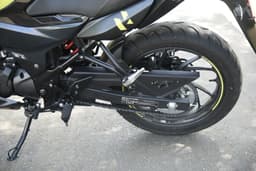 Hero MotoCorp Xtreme 160R 4V Color Black