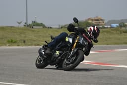 Hero MotoCorp Xtreme 160R 4V Front Right Three Quarter