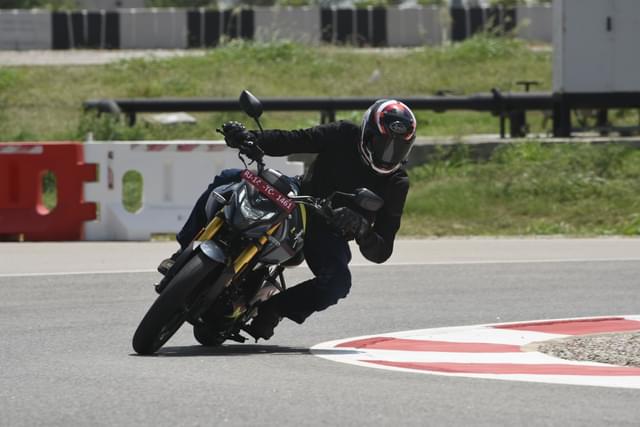 Front Right Three Quarter Image - 24007