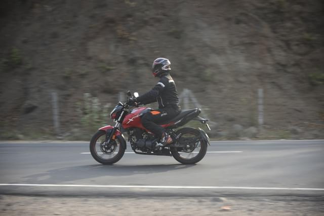 Front Right Three Quarter Image - 23829