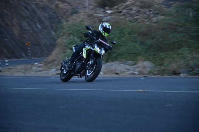 Front Left Three Quarter Image - 23871