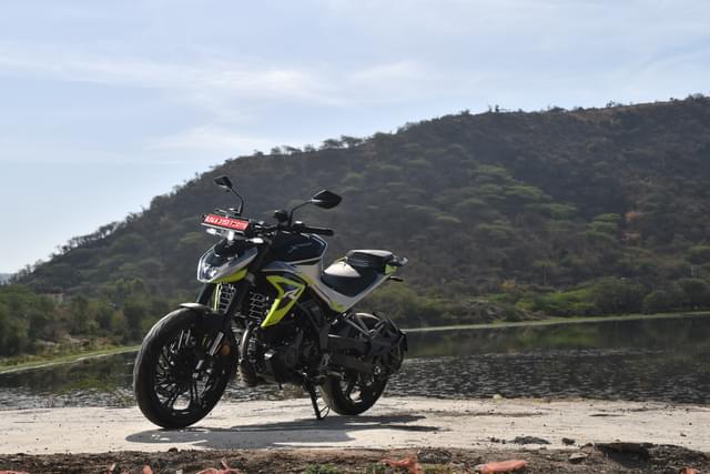 Color Yellow Image - 23895