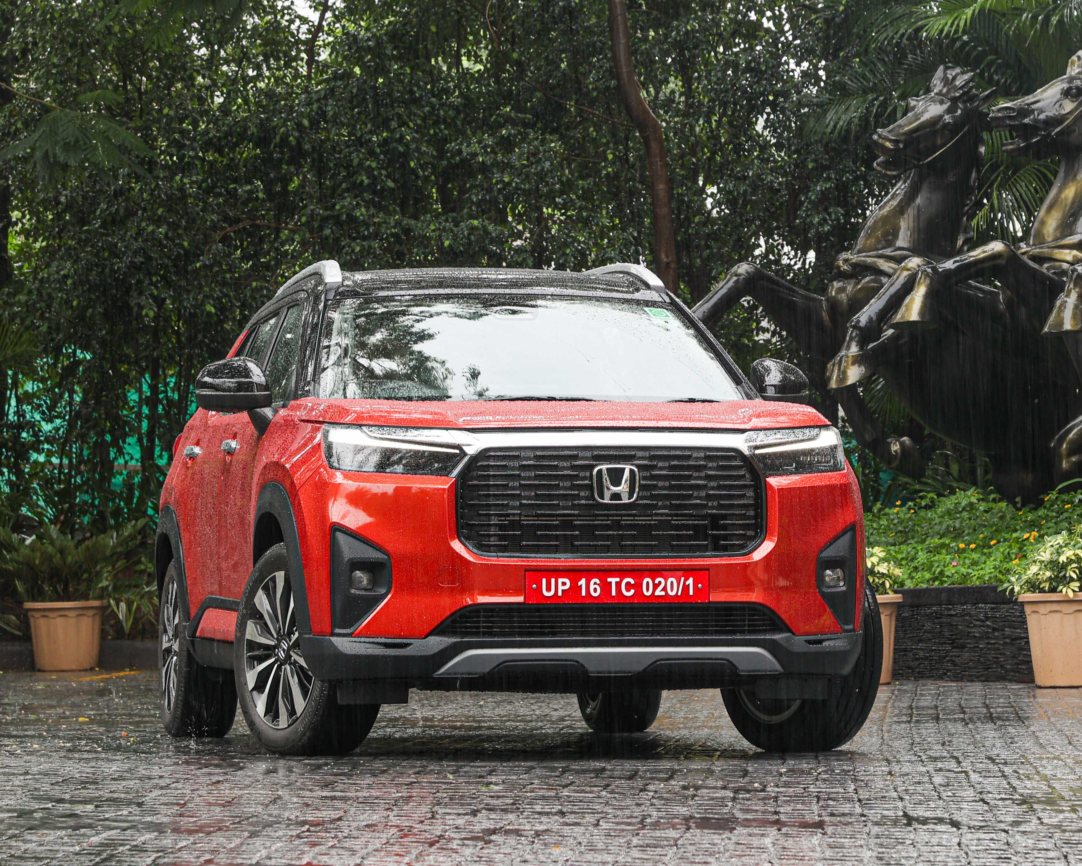 Which is better: Honda Elevate ZX automatic or Toyota Hyryder V petrol automatic?