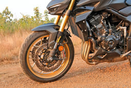 Honda Bikes Cb1000 Hornet Color Black, Gold