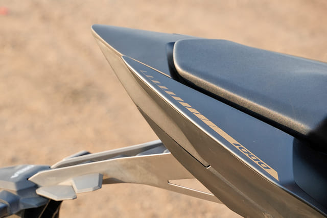 Color Black, Silver, Gold