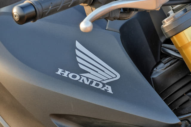 Color Black, Silver, Gold Image - 35188