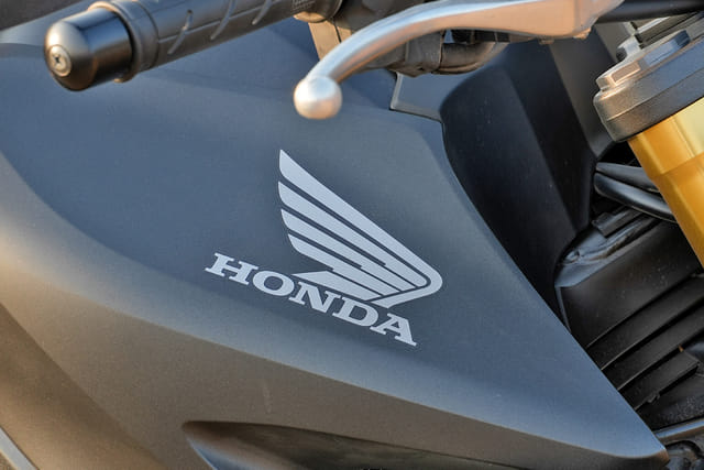 Color Black, Silver, Gold