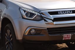 Isuzu Mu X Front Right Three Quarter