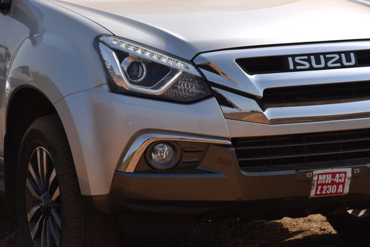 Isuzu Mu X Front Right Three Quarter