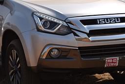 Isuzu Mu X Front Right Three Quarter
