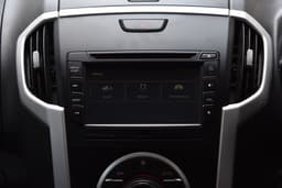Isuzu Mu X Dashboard
