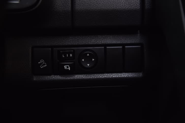 Isuzu Mu X Door Controls