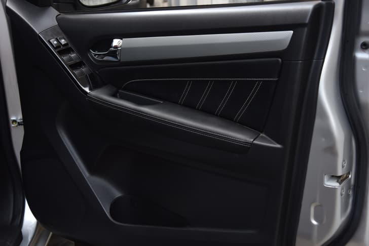 Isuzu Mu X Door Controls