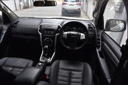 Isuzu Mu X Dashboard