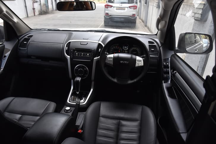 Isuzu Mu X Dashboard