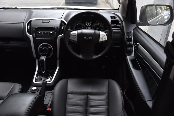Isuzu Mu X Dashboard