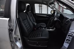 Isuzu Mu X Front Row Seats
