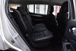 Isuzu Mu X Second Row Seats