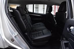 Isuzu Mu X Second Row Seats