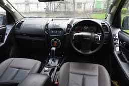 Isuzu D-Max V-Cross Dashboard