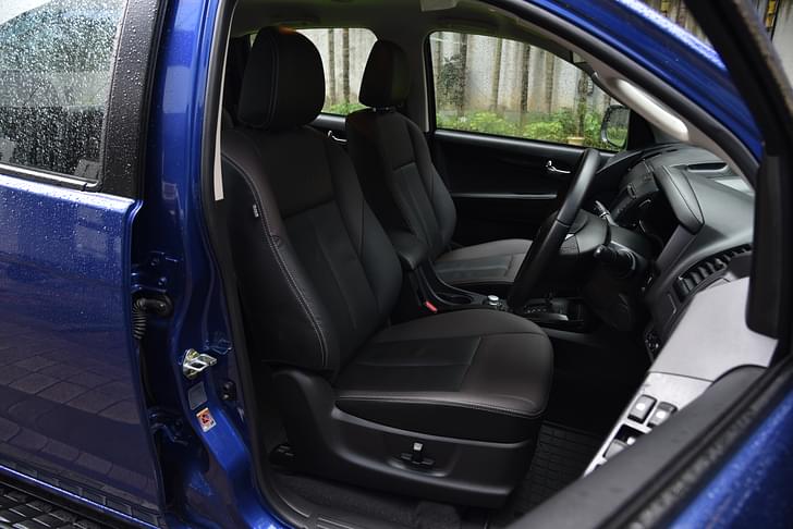 Isuzu D Max V Cross Front Row Seats
