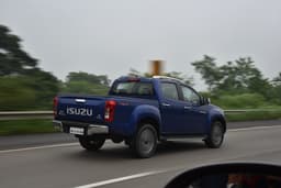 Isuzu D-Max V-Cross Rear View