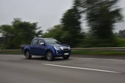 Isuzu D-Max V-Cross Front Left Three Quarter