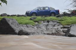 Isuzu D-Max V-Cross Front Right Three Quarter