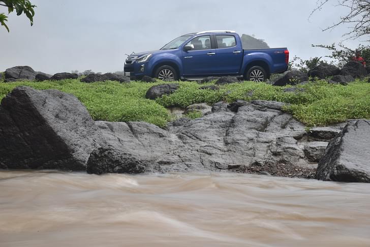 Isuzu D Max V Cross Front Right Three Quarter
