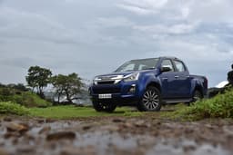 Isuzu D-Max V-Cross Front Right Three Quarter