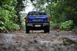Isuzu D-Max V-Cross Rear View