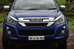 Isuzu D-Max V-Cross Front View