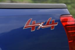 Isuzu D-Max V-Cross Color Blue