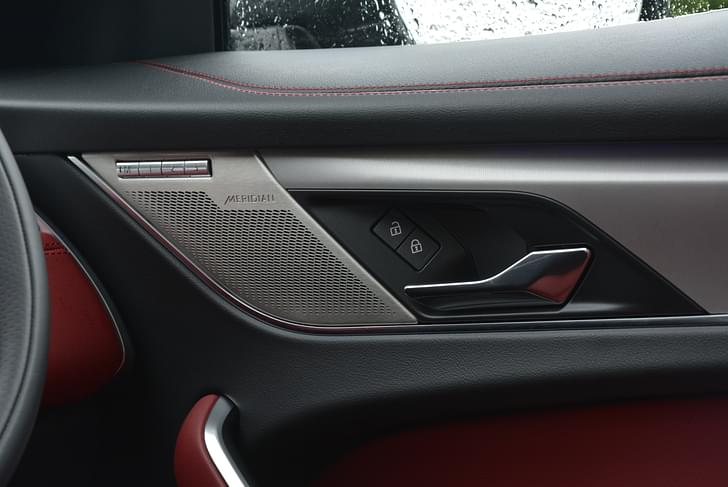 Jaguar F Pace Color Black